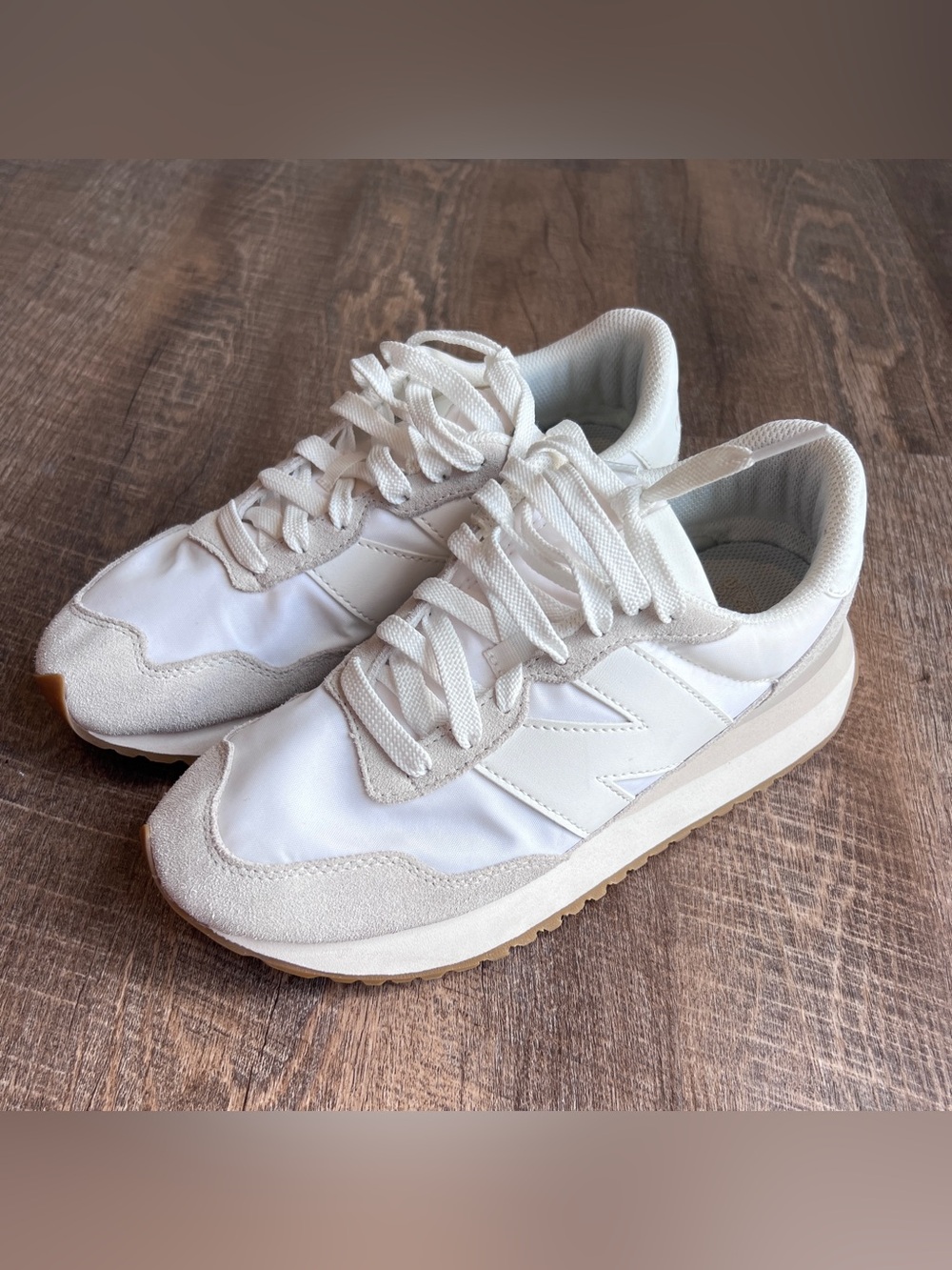 New Balance Women's 237 V1 Sneaker 7.5 - Picture 2 of 5